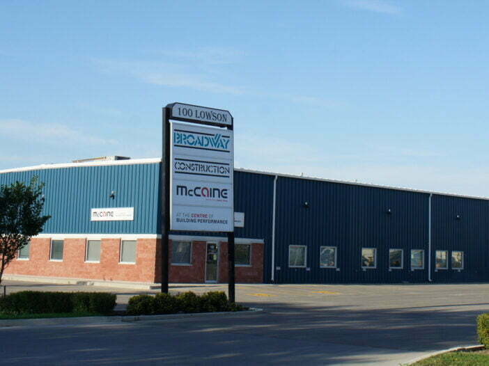 106 Lowson Cres in Winnipeg, Manitoba